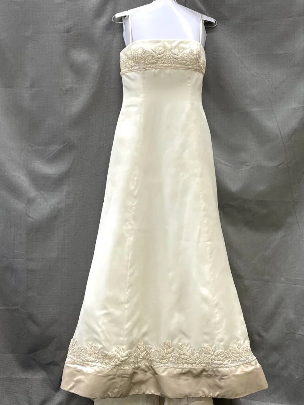 1940's vintage wedding dresses Vintage 1940s Ivory Wartime Wedding Dress